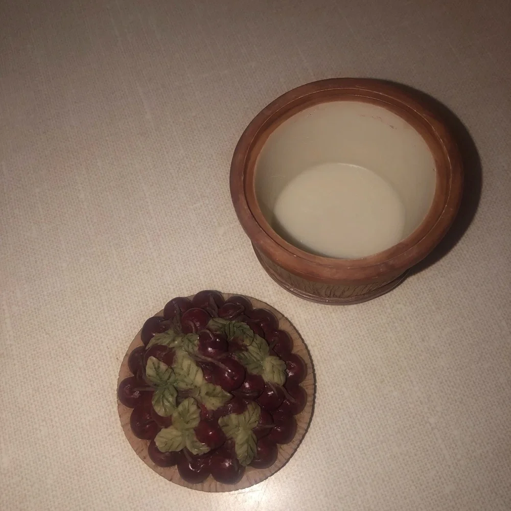 Vintage 1993 Dezine Grape Basket Trinket Box Collectible Hand Painted‎
